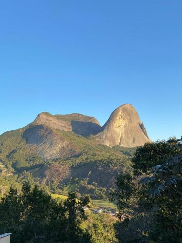 . SUÍTE NO VISTA AZUL Vista para a Pedra