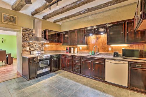 Spacious Tobyhanna Home and Guest Home 3 Mi to Lake in Tobyhanna, USA