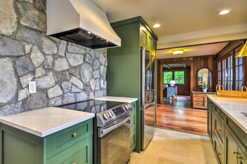 Peaceful and Elegant Cottage with Riverside View in كلاكاماس