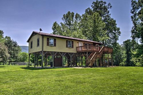 Cozy Cabin with Patio on Craig Creek Pets OK!