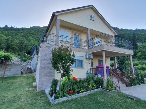 Village house DUNJA in Godinje