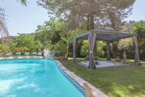 LITTLE GEM 330M Swimming pool and Jacuzzi