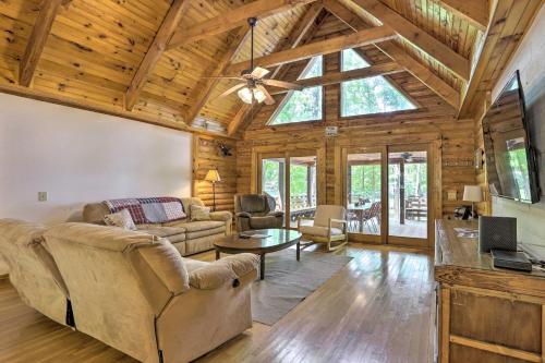 Pet-Friendly Lake Oconee Cabin with Boat Dock! in Turnwold, USA