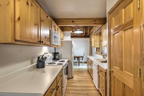 Pet-Friendly Lake Oconee Cabin with Boat Dock! in Turnwold, USA
