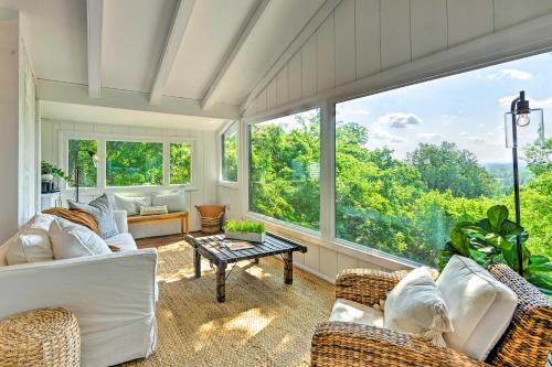 Stylish Franklin Cabin on 6 Private Acres! in Franklin, USA