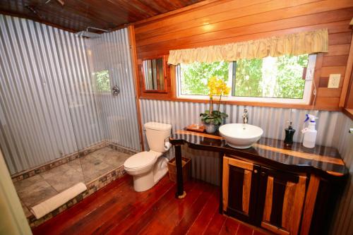 Ванная комната, KikiWitz Resort in Белмопан