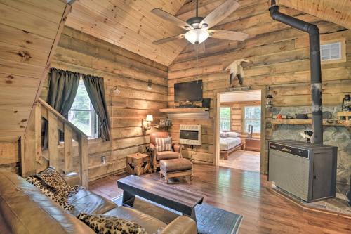 Constantia Cabin Escape > 2 Mi to Lake Oneida in Brewerton (NY)