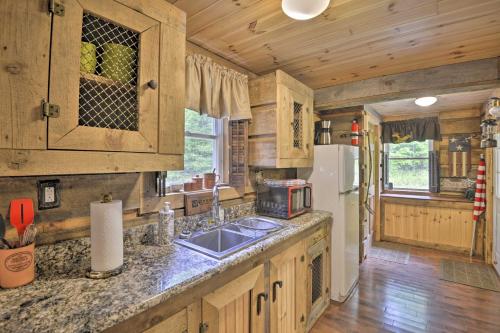 Constantia Cabin Escape > 2 Mi to Lake Oneida in Brewerton (NY)