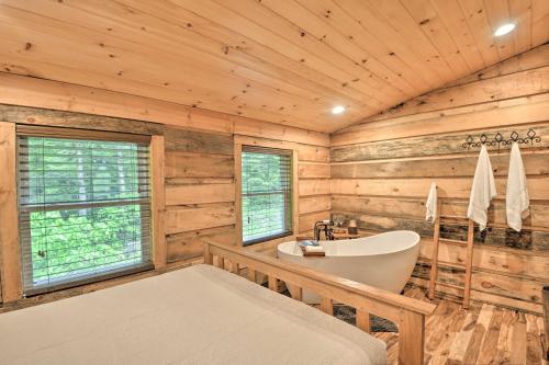 Constantia Cabin Escape > 2 Mi to Lake Oneida in Brewerton (NY)