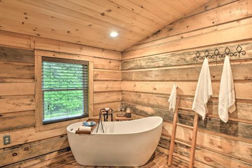 Constantia Cabin Escape > 2 Mi to Lake Oneida in Brewerton (NY)