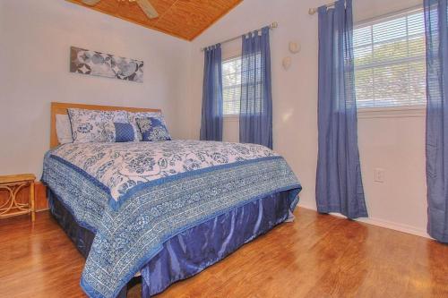 Crescent Beach Bungalow in St. Augustine, USA