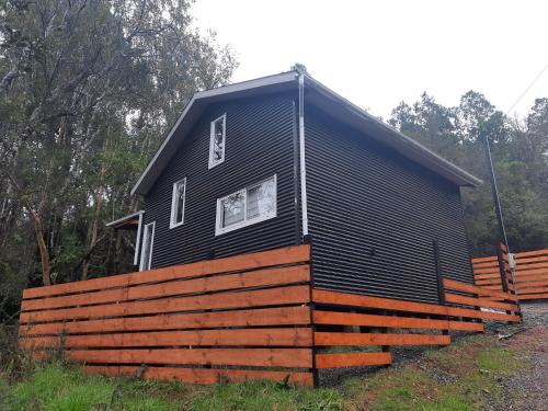 Bejárat, Cabaña con tinaja en bosque Valdiviano (Cabana con tinaja en bosque Valdiviano) in Cutipai