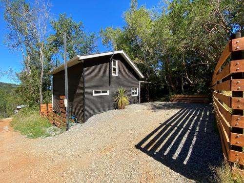 Cabaña con tinaja en bosque Valdiviano (Cabana con tinaja en bosque Valdiviano) in Cutipai