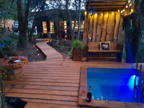 Létesítmények, Cabaña con tinaja en bosque Valdiviano (Cabana con tinaja en bosque Valdiviano) in Cutipai