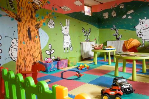Dinlenme Olanakları, Camping Els Roures in Aziz Pau de Seguries