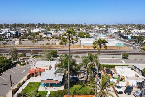 Oceanside Rocks Family Vacation Home - image 2