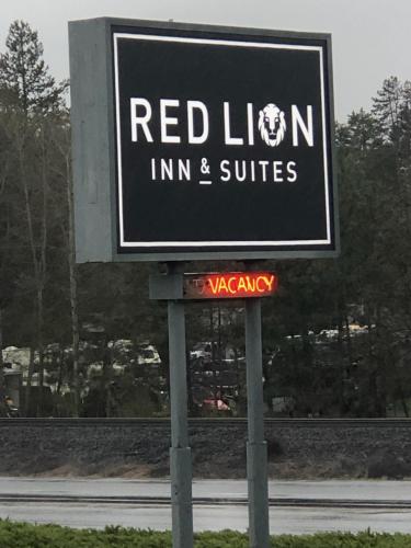 Red Lion Inn and Suites La Pine, Oregon - Accommodation - La Pine