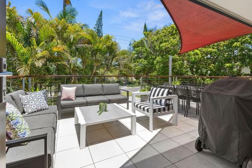 Graebill 2 Bedroom 2 Bathroom Light and Spacious Duplex Walk to Beach Great Outdoor Entertaining Area