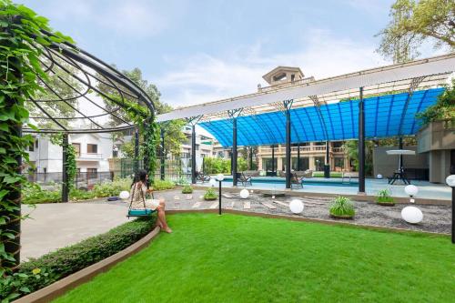 Mehta Mansion by StayVista - A Villa with a Swimming Pool and Pool Table