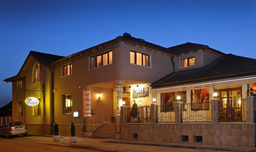 ทางเข้า, Vila Preciosa in อัลบา ลูเลีย