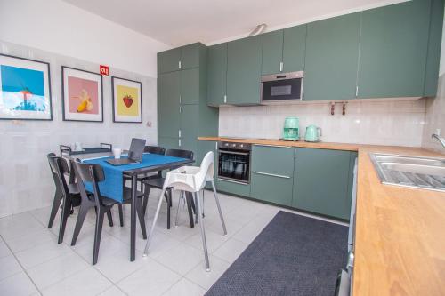 Kitchen, Apartment close to golf, beaches, Quinta Lago, Vale Lobo, Quarteira and Vilamoura in Escanxinhas