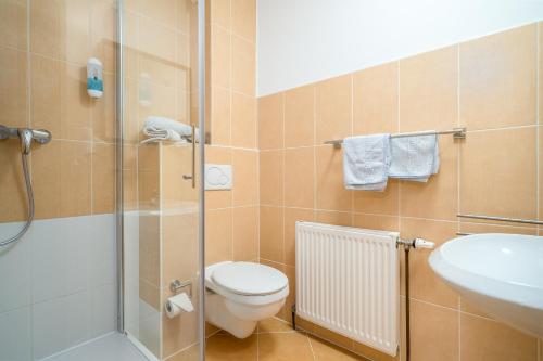 Double Room with Terrace image 7