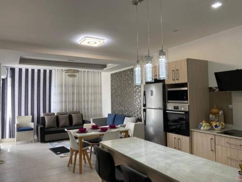 Stylish & Luxury 2-bed parkside apart with pool