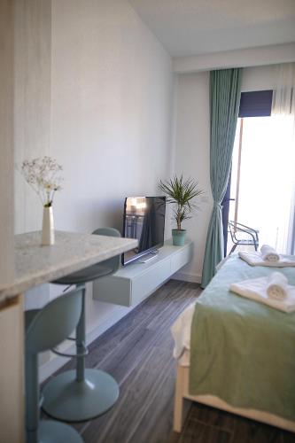 Studio with Sea View image 4