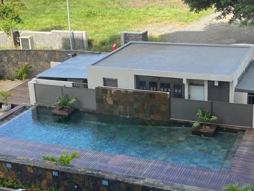 Úszómedence, Stylish & Luxury 2-bed parkside apart with pool in Vacoas-Phoenix