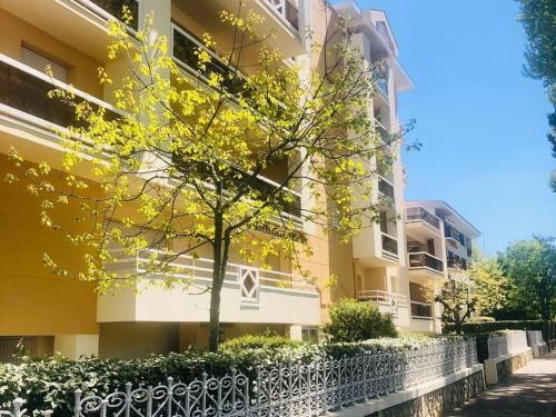 Appartement T2 à Arcachon – 400m de la Plage Terrasse Parking Résidence de Standing - image 4