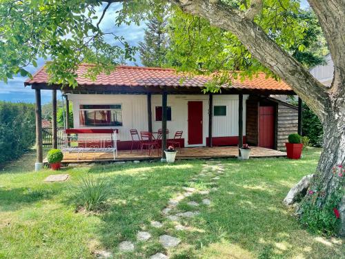 Mobilhome sous chalet en bois à la ferme gîte à louer Josnes