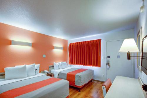 2 double beds