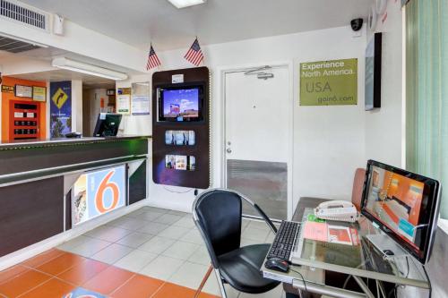 共用Lounge/電視區, Motel 6 Saint George, UT - University/Historic Downtown in 聖喬治市中心