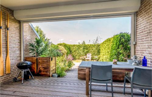  Cozy Home In Bruinisse With Wifi in Bruinisse