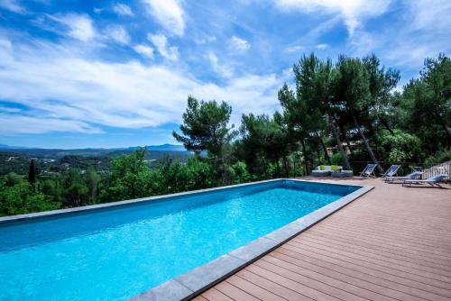 Studio Panoramic with the pool near Saint Victoire Aix en Provence