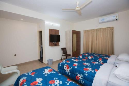 3 twin beds