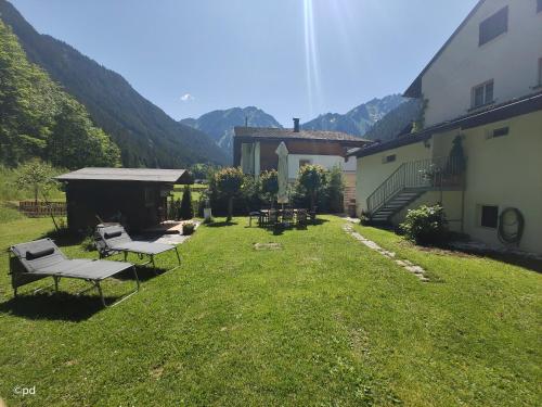 Bahçe, Alpenchalet Dona in Partenen
