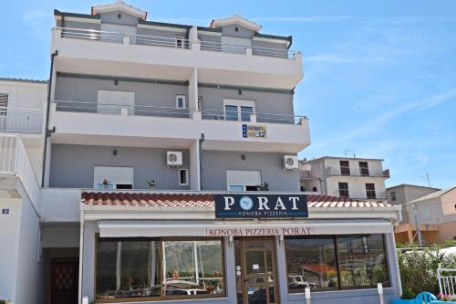  Rooms and Apartments Porat, Pension in Split