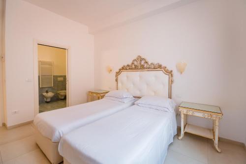 Residenza Due Torri check in presso HOTEL CENTRALE Vicolo Cattani 7 4