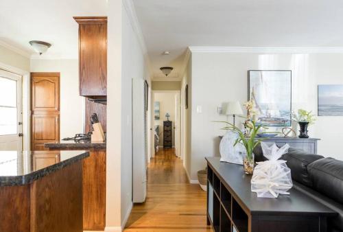 2bd/2ba in Belmont Shores! Close to EVERYTHING! in Long Beach, USA
