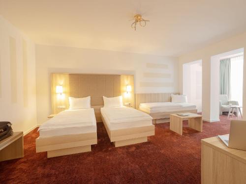 3 twin beds