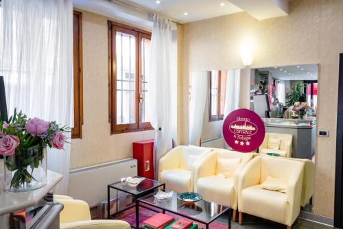 Empfangshalle, Hotel Centrale near Fontana del Nettuno