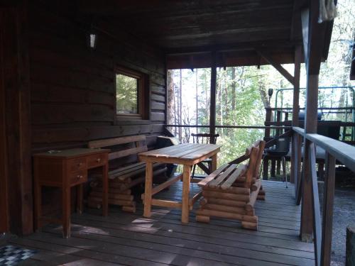 2 bedrooms, 7 beds