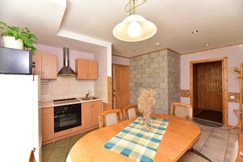 廚房, "Senoji sodyba" in 斯維達賽