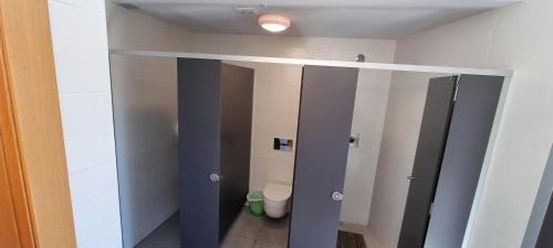 Badkamer, -- Albergue Casa Mariela -- Solo Peregrinos con Credenciales in Torres Del Rio