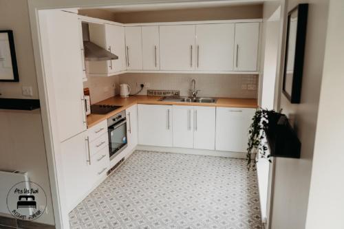 Stylish Belfast City Centre 2 Bedroom Apt Free Parking 5