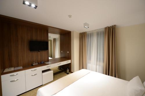 Hotel Hedonic - main image