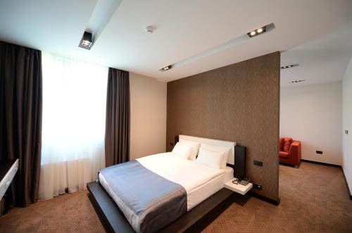 Hotel Hedonic - image 9