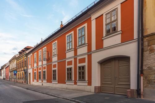 Entrance, r12 Apartments in Gyor