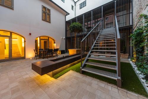 Entrance, r12 Apartments in Gyor